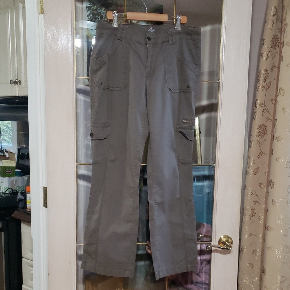 St Johns Bay Canvas Cargo/Capri Pants size 12 Tan Khaki 100% Cotton.